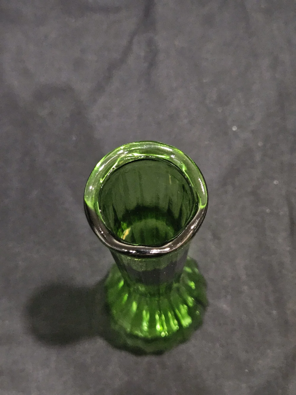 Vtg PGC Portland Glass Co Emerald Green Ribbed Bud Vase Scalloped Rim 9